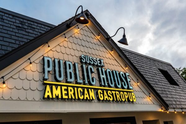 Restaurant and taphouse in rehoboth beach delaware